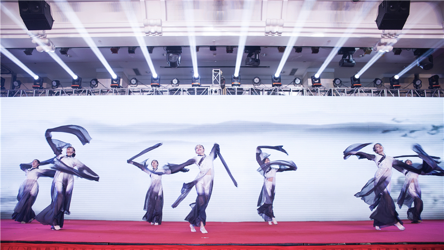 禅舞表演充满浓厚的东方文化古韵